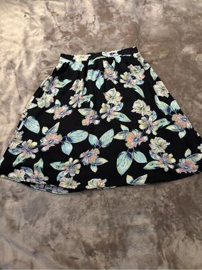 So Rad Skirt Women’s Size XS Black A-Line Pull-On Skirt with Pastel Floral Print